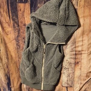 Fuzzy Waz A Bear Or A Cute PRANA Vest